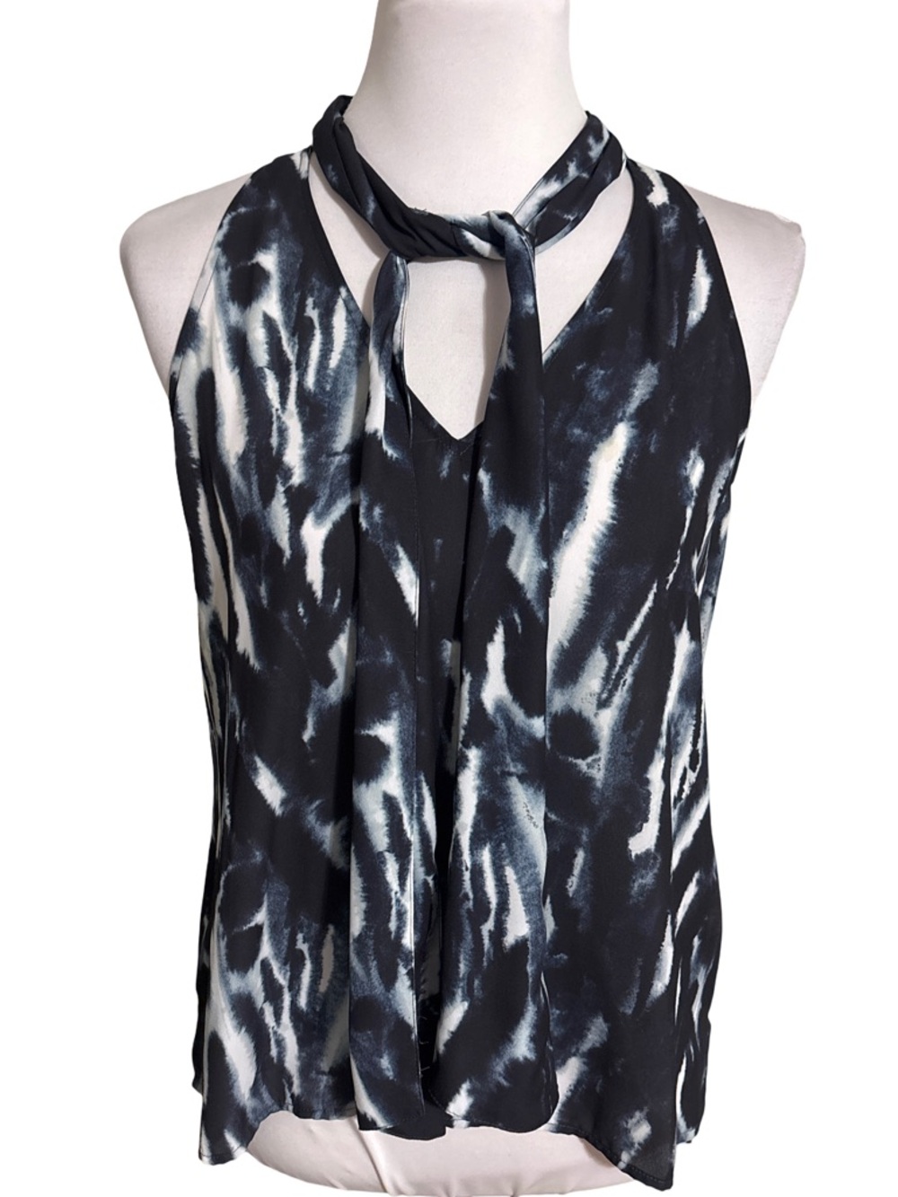 Trouve Black & White Tie-Front Halter Blouse